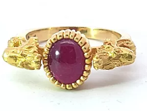 Anello Etrusco Revival Cabochon Rubino Rosso Naturale e Due Teste di Leone Oro 18Kt~ NUOVO - Foto 1 di 14