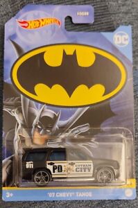 1:64 Hot Wheels Batman DC '07 Chevy Tahoe Gotham City