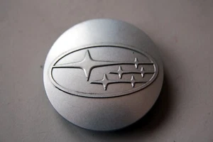 OE Classic SUBARU 28821SA030 aleación plateada centro tapa plástico cubierta buje - Imagen 1 de 4