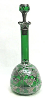 ART NOUVEAU ERA SOBREPOSIÇÃO DE PRATA ESTERLINA E CRISTAL VERDE 12,5" DISPLAY DECANTADOR - Imagem 1 de 4