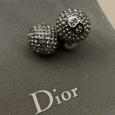 Pendientes Christian Dior Mise En Dior Tribales Cannage Plata Tribal Mini CD Foto 1 de 4