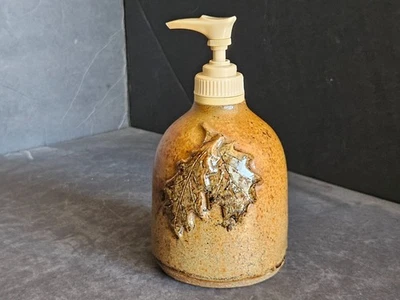 Dispensador de sartén de cerámica artística firmado Foto 1 de 4