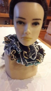 Volantschal, Rüschenschal, Fransenschal, Strickschal, Handarbeit - Bild 1 von 3