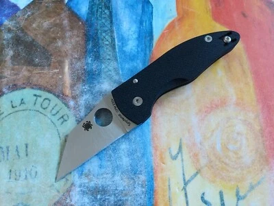 Cuchillo Plegable Spyderco MicroJimbo, Hoja Lisa Satinada S30V, Mango Negro G10, Foto 1 de 4