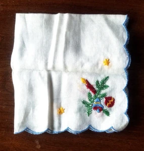 Antico tovagliolo fazzoletto singolo in lino batiste ricamato natalizio vintage - Foto 1 di 4