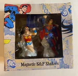 Cocteleras magnéticas Westland Giftware S&P - Superman, Wonder Woman - Imagen 1 de 5