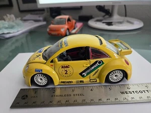 BURAGO 1999 Yellow VW VOLKSWAGEN NEW BEETLE CUP 2000 SCALE 1:24 - Picture 1 of 5