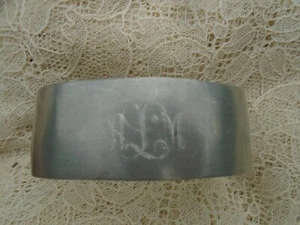 Brazalete pulsera peltre vintage con monograma iniciales grabadas ALM? Leonard Bolivia - Imagen 1 de 2