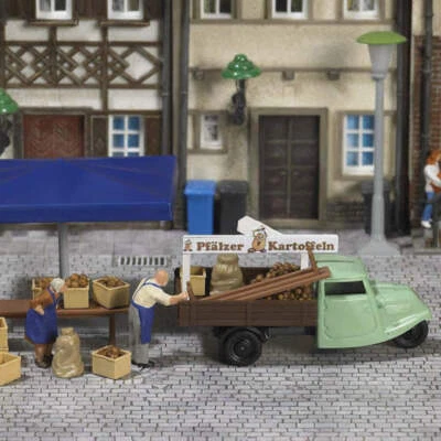 Busch 7707 HO/OO Gauge Stall with Potatoes - Image 1 of 2