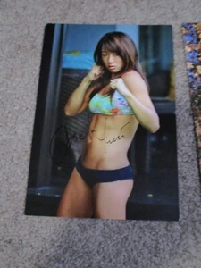 ANGELA LEE signed 4x6 SEXY BIKINI Foto UFC MMA Autogramm 1 - Bild 1 von 1