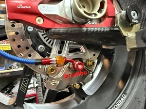 19 20 21 23 24 K63 K67 BMW S1000RR Caliper underslung Bracket Hanger Brembo 84mm - Foto 1 di 7