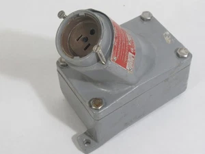 Hubbell UGR0C-15231 Killark Quick Wire Acceptor 15A 125AC 3W 2P *No Cap* USED - Picture 1 of 3