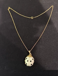 Collana con ciondolo coccinella Trifari corona firmata vintage tono oro bianco lucite 18" - Foto 1 di 12