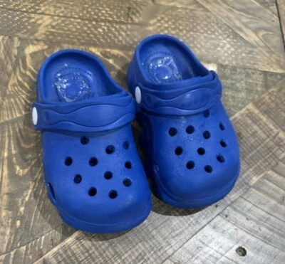 Toddler’s Size 25, Blue Slip On Shoes.  - Image 1 of 4