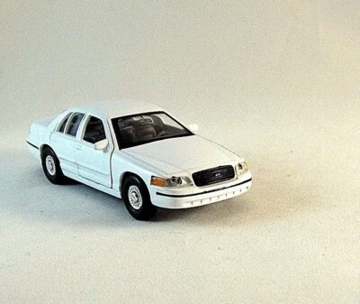 FORD CROWN VICTORIA 1999 WELLY BLANCO 1/38 DIECAST COCHE MODELO DE COLECCIONI... - Imagen 1 de 4