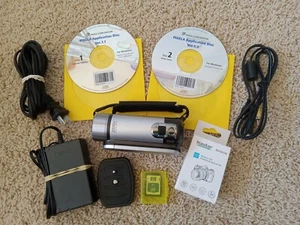 Canon FS200 Camcorder Black Video Camera 8GB SD Card Charger + More - WORKS! - Picture 1 of 21