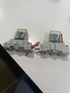 Gebrauchter Dayton Electric IDEC SH2B-05 Relaisschalter x 2 - Bild 1 von 3