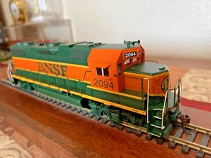 BNSF HERITAGE - GP38-2 LOCO- DC - HO Scale -"GREEN LETTER "- NEW RTR OOP RARE - Picture 1 of 6
