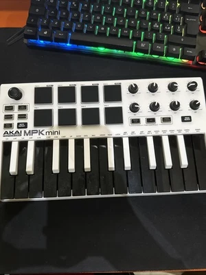 AKAI Professional MPK Mini MK2- Tastiera MIDI 25 Note (Edizione Limitata-Bianca) - Immagine 1 di 4