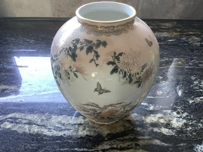 Vintage St Michael Oriental Blossom large Vase M&S 19cm tall - Image 1 of 4