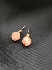14k Yellow gold CORAL Stone rose Earrings Studs dainty - Picture 1 of 5