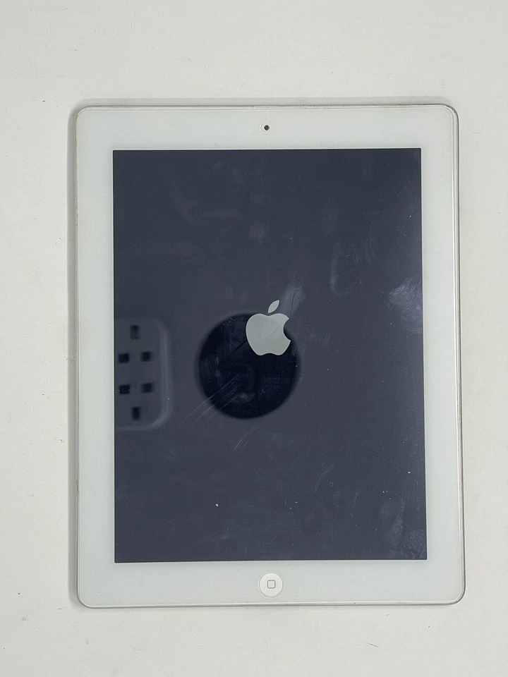 Apple iPad 3rd Generation 16GB  9.7in Display Wi-Fi Functional Condition Silver - Image 1 of 4
