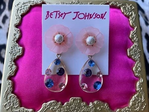 Betsey Johnson verzauberte rosa durchscheinende Lucite Blume Kristall Tropfen Ohrringe - Bild 1 von 2