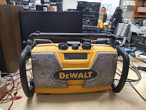 DEWALT DW911 Radio - Picture 1 of 13