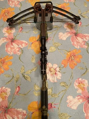 Paquete de ballesta Horton Team Realtree Ultra-Lite Express 175 con mira telescópica 4x 32 mm Foto 1 de 4