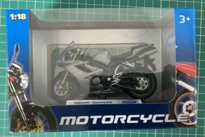 Triumph Daytona 675 Motorcycle Die Cast Model Scale 1:18 Welly New and Unopened - Image 1 of 4