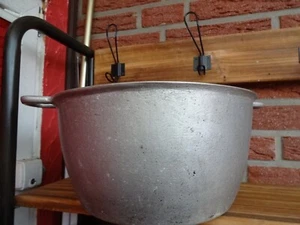 Kochtopf 2 Weltkrieg aus Stahlhelm gefertigt Flucht aus Pommern von Oma schwer - Bild 1 von 3