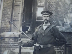 Portrait Kaiserl. Marine Kiel 1WK Seesoldat Matrose mit Waffen und Hirschfänger - Bild 1 von 3