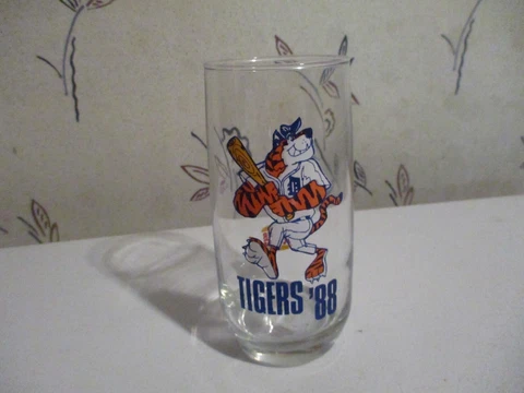 Vintage MLB 1988 Detroit Tigers Burger King Glass 12 Oz Cover