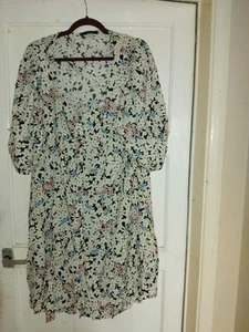 Ladies Multi-Colored Dress Size 22 - Picture 1 of 1
