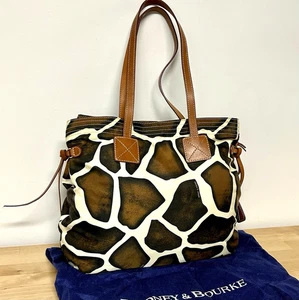 Dooney & Bourke Beuteltasche Tasche Giraffenmuster Canvas braun Lederbesatz Vintage Y2K Safari - Bild 1 von 23