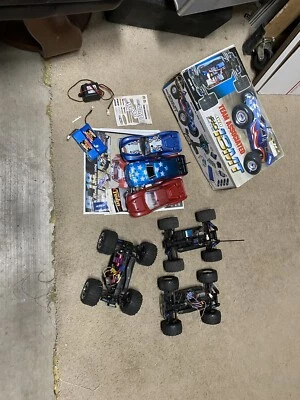 Vendo lote de 3 equipos asociados 1/18 rc con caja sin radio mira foto Foto 1 de 4