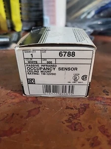 NEW! Leviton 6788  Passive Infrared Occupancy Sensor 1W-12VDC Ceiling Mount - Picture 1 of 8