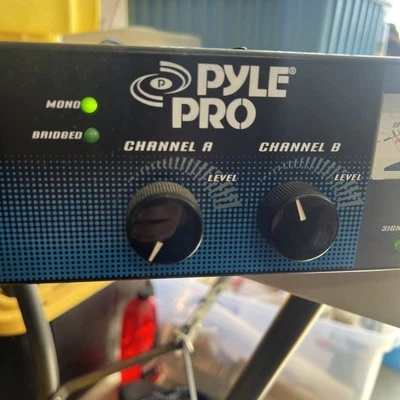 AMPLIFICADOR DE POTENCIA PYLE PRO MODELO PT3200 1600 VATIOS MONTAJE EN RACK Foto 1 de 4