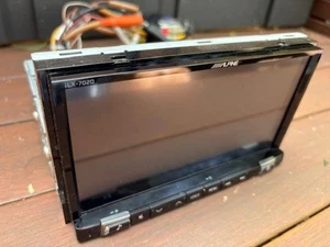 Alpine iLX-702D Apple CarPlay Car Audio Radio 2-DIN Head Unit - Picture 1 of 7