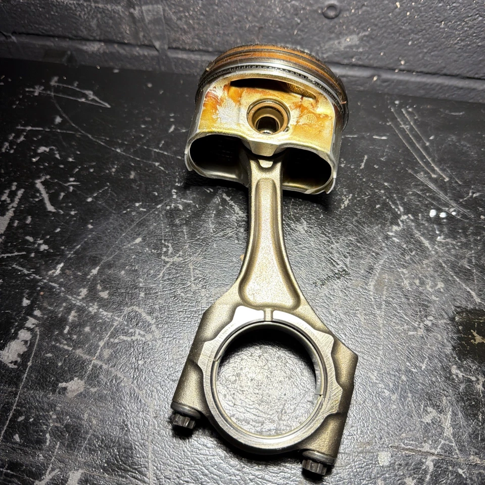 Subaru BRZ  FRS 86 2013-2020 OEM Connecting Rod+Piston Assembly FA20 - Image 1 of 4