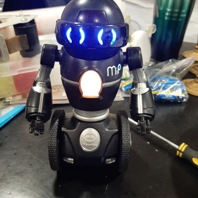 WowWee interactive balance robot Bluetooth MiP Balancing App Controlled - Image 1 of 4