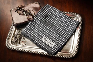Nice Ralph Lauren Purple Label Navy Blue Houndstooth Pattern Linen Pocket Square - Picture 1 of 7
