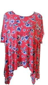RED & BLUE FLORAL SHORT SLEEVE ASYMETRICAL HEM TOP 24 NEW SLIGHT DEFECT - Picture 1 of 9
