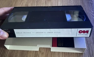 Dawson’s Creek Pilot Episode TV CAA Casting Katie Holmes Production VHS Tape - Foto 1 di 5