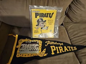 VINTAGE PITTSBURGH PIRATES 1960 MLB PENNANT WITH TEAM PHOTO CLEMENTE MAZEROSKI - Picture 1 of 11