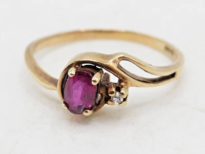 ANEL FEMININO OURO AMARELO 10k com rubi oval natural e diamante de corte único tamanho: 5,25* - Imagem 1 de 4