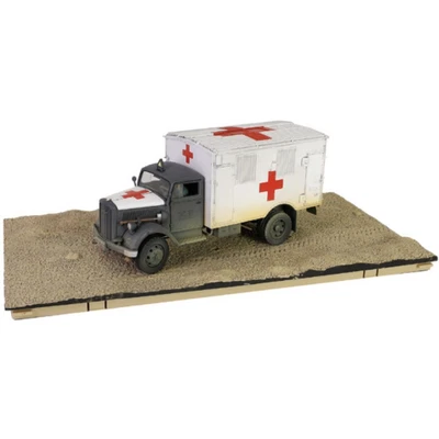 OPEL BLITZ GERMAN 4x4 AMBULANCE 1940 BIANCO 1:32 Forces Of Valor Mezzi Militari  - Immagine 1 di 4