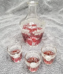 Vintage Glaskaraffe 3 kleine passende Gläser rot-weiß Obstmotiv - Bild 1 von 12