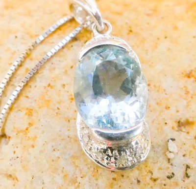 Colgante de oro blanco de 18 quilates con detalles de aguamarina y diamantes de 1,80 CTW cadena de oro de 14 quilates 3,16 g Foto 1 de 4