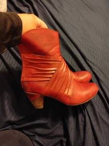 Merci L'artiste Spring Step Red Boots Red Leather 39 USA 8 Round Toe - Picture 1 of 8